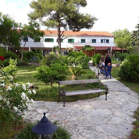 Kleine Hexe B&B Pension Пировац Екстериор снимка