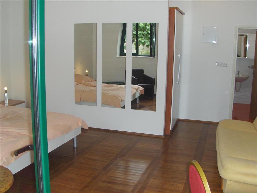 Kleine Hexe B&B Pension Пировац Екстериор снимка