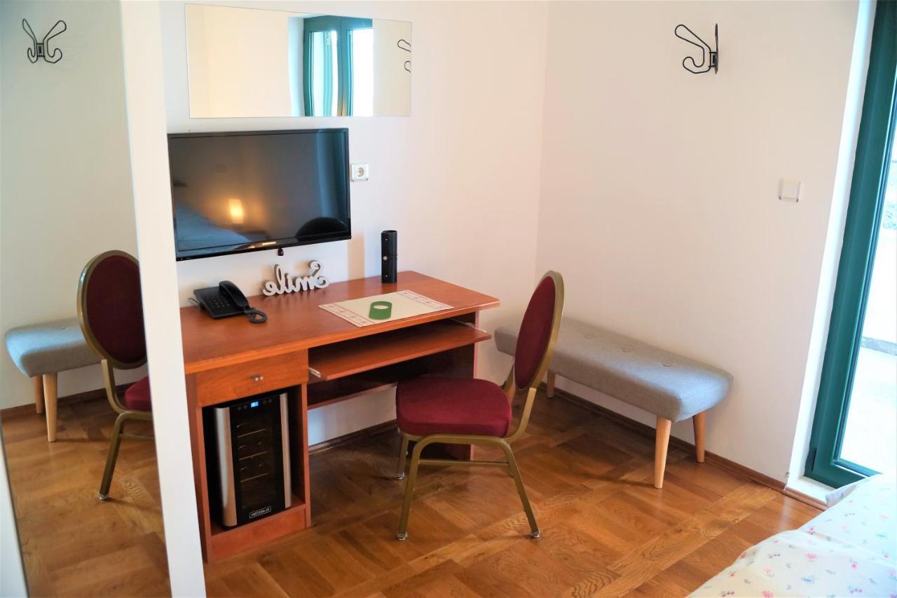 Kleine Hexe B&B Pension Пировац Екстериор снимка