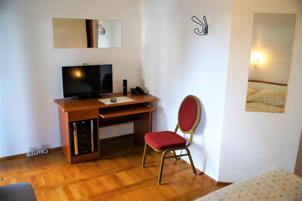 Kleine Hexe B&B Pension Пировац Екстериор снимка