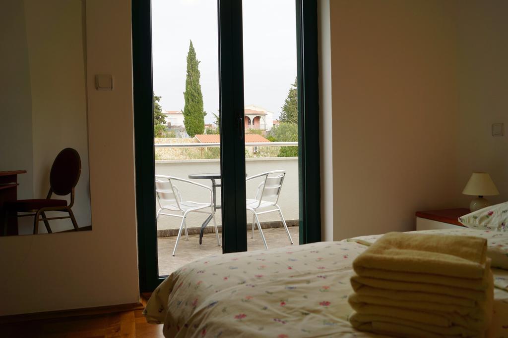 Kleine Hexe B&B Pension Пировац Стая снимка