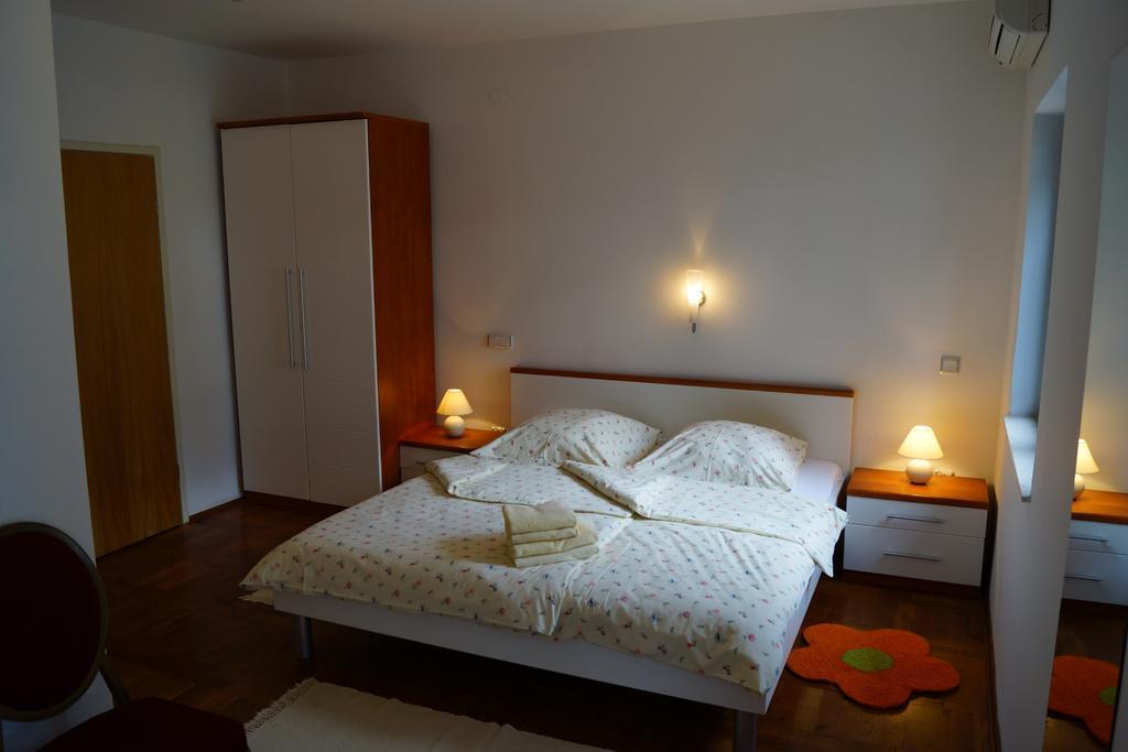 Kleine Hexe B&B Pension Пировац Стая снимка