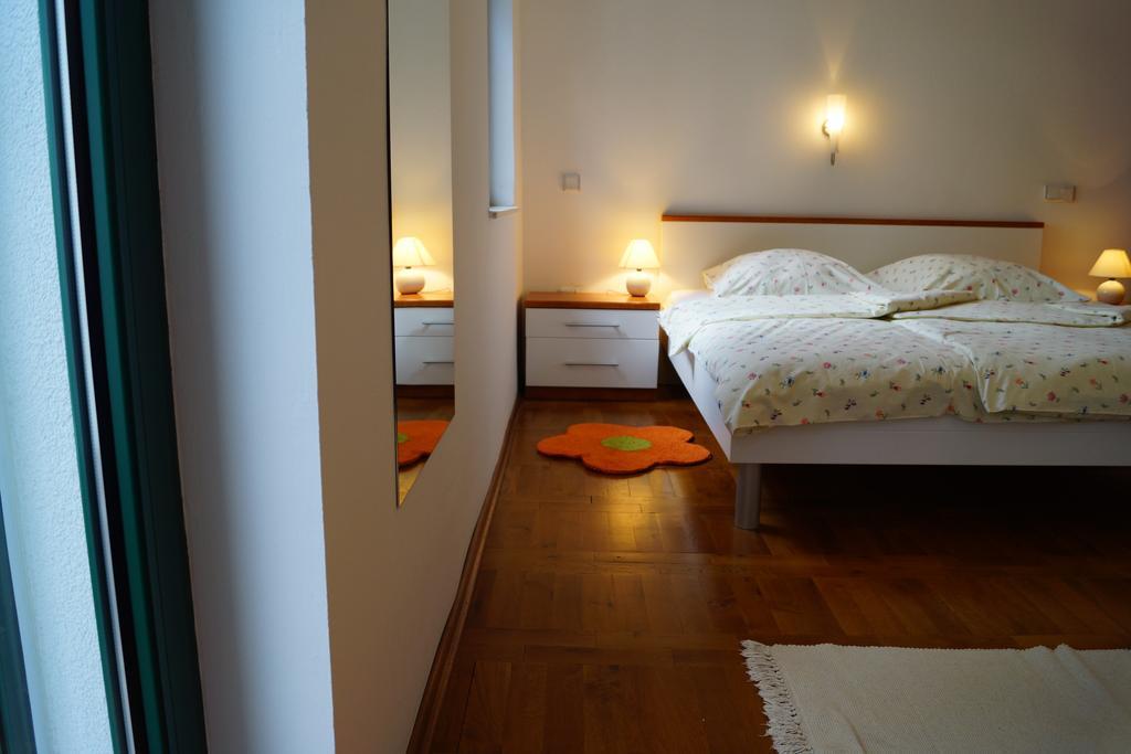 Kleine Hexe B&B Pension Пировац Стая снимка