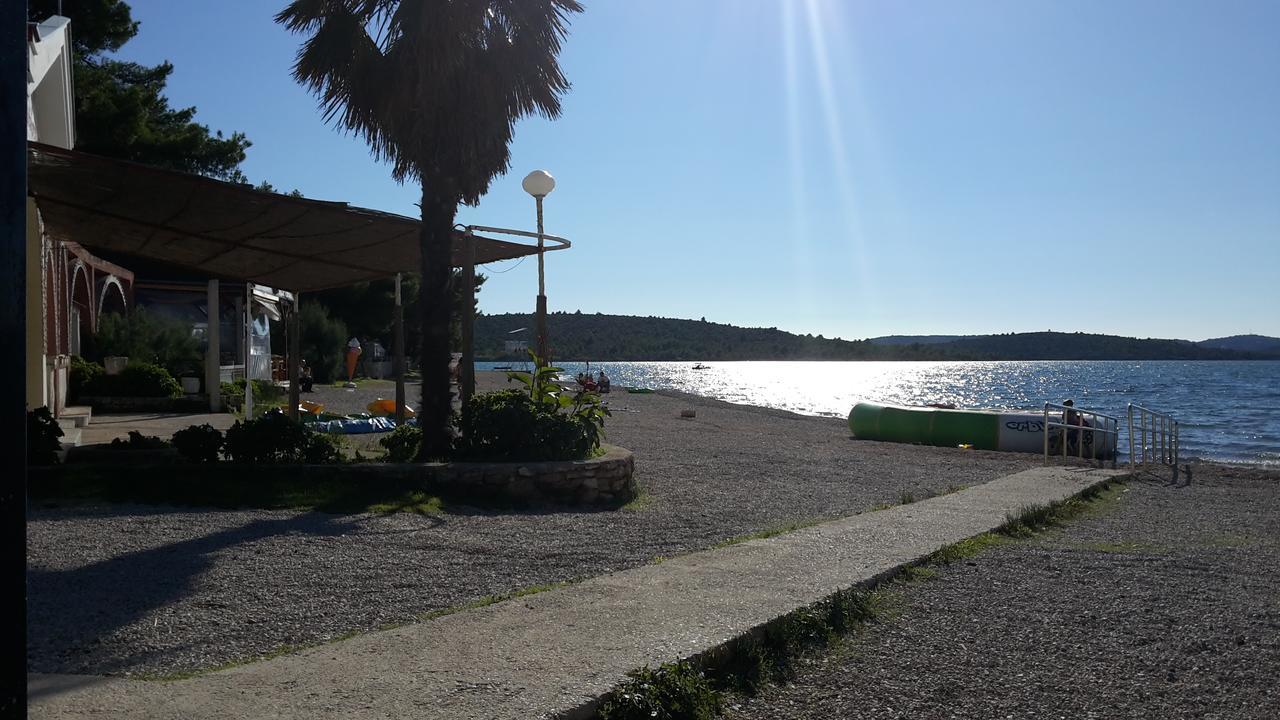 Kleine Hexe B&B Pension Пировац Екстериор снимка