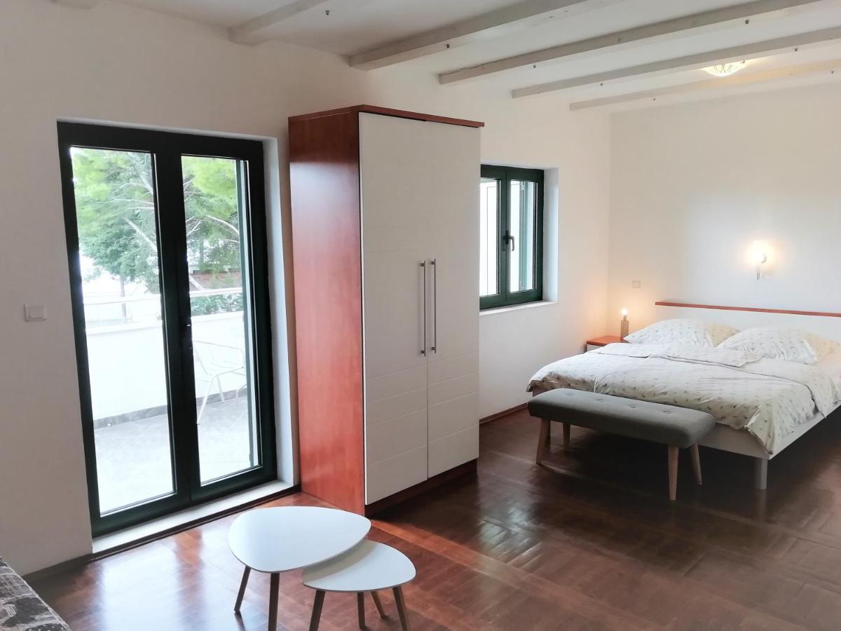 Kleine Hexe B&B Pension Пировац Екстериор снимка